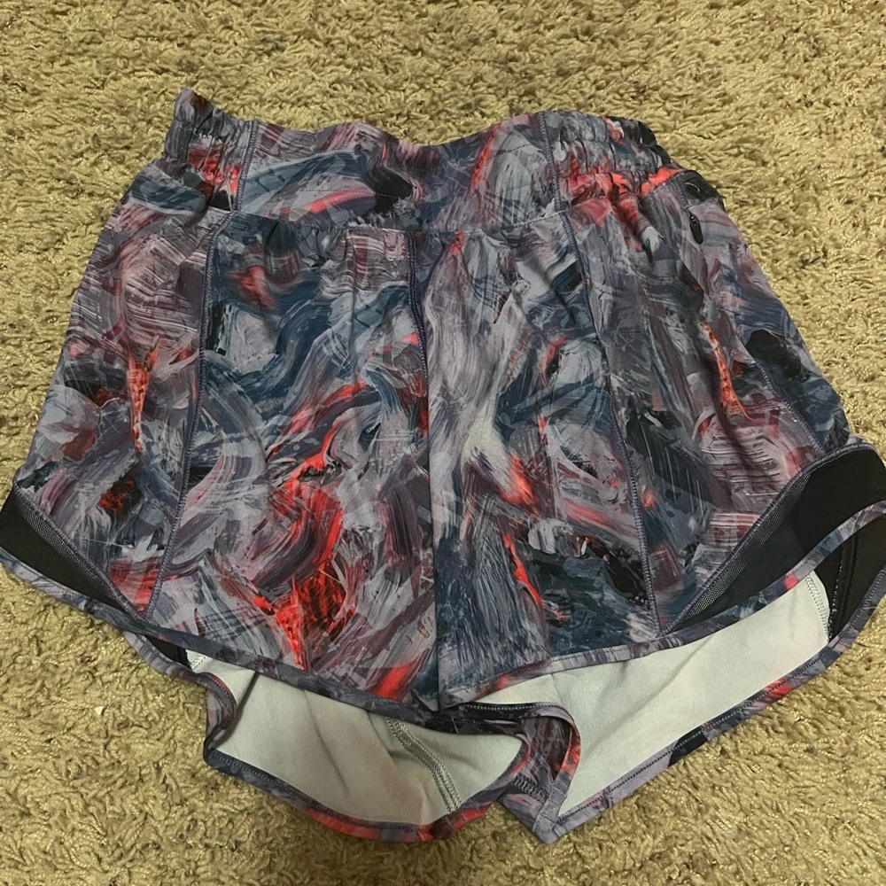 Lululemon 4 inch hotty hot shorts